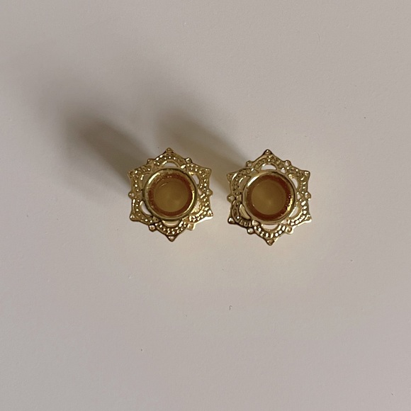 Gold tone lotus 2g tunnel body jewelry earrings - Picture 2 of 2